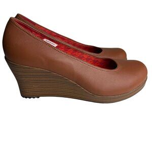 Crocs NWOT A-Leigh Closed Toe Wedge Heel Tan Brown Size 8